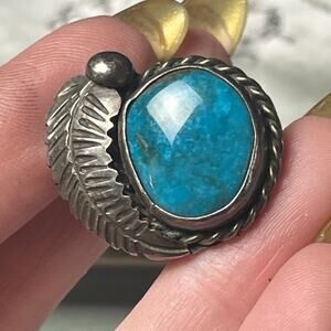Vintage native 925 Sterling, silver turquoise ring large stone feather design